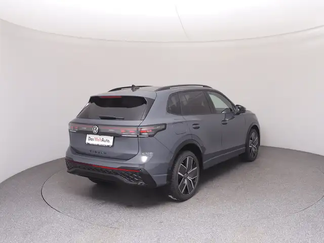 Volkswagen Tiguan view 4