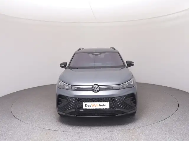 Volkswagen Tiguan view 3