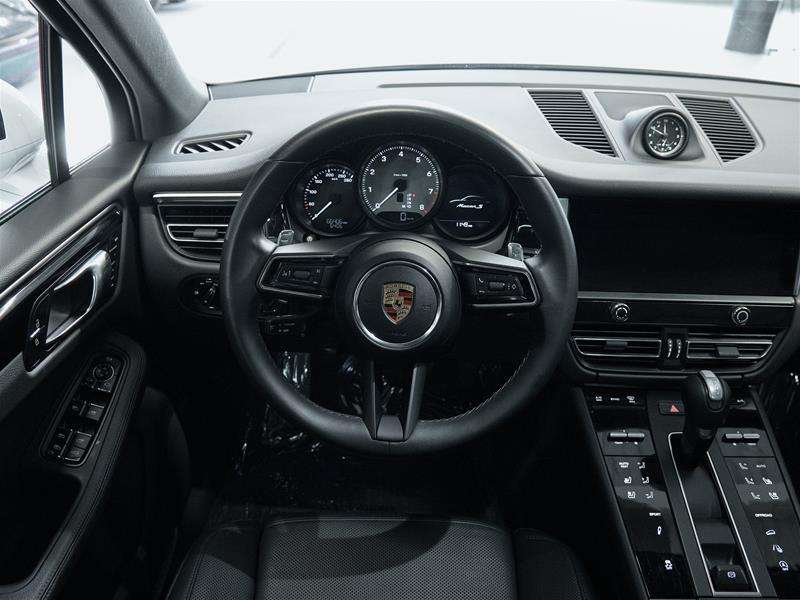 2023 Porsche Macan S thumb 30