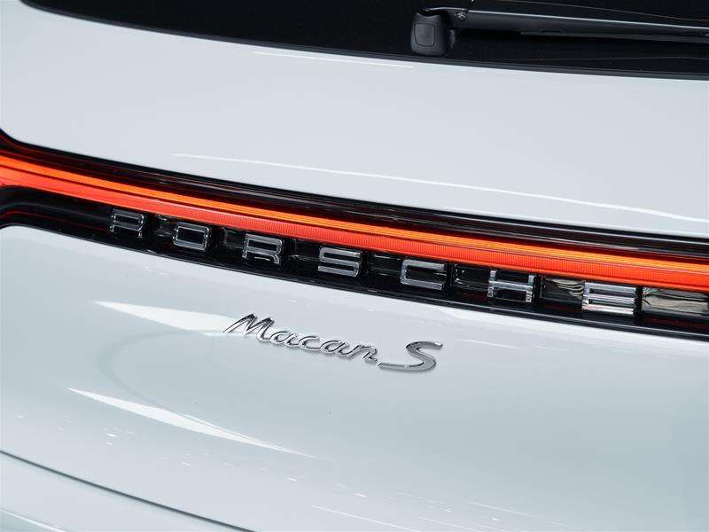 2023 Porsche Macan S thumb 15