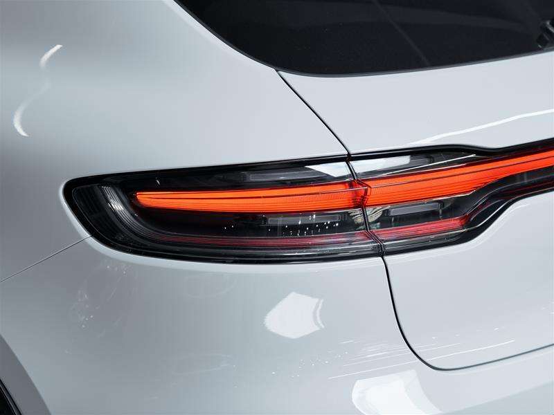 2023 Porsche Macan S thumb 12