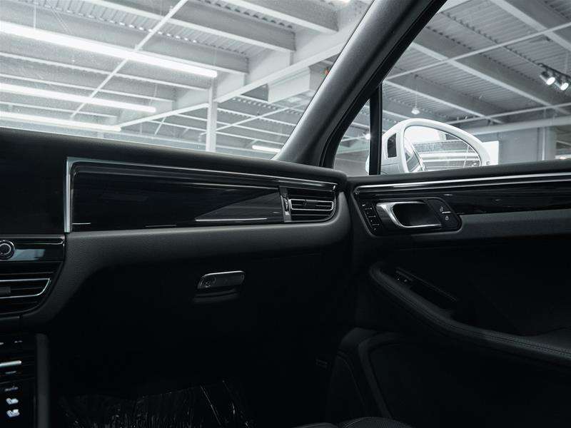 2023 Porsche Macan S thumb 42