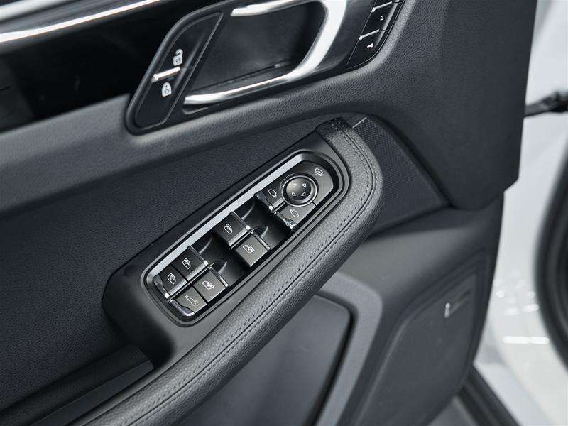2023 Porsche Macan S thumb 28