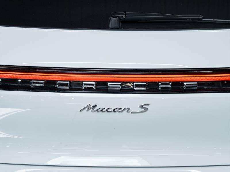 2023 Porsche Macan S thumb 14