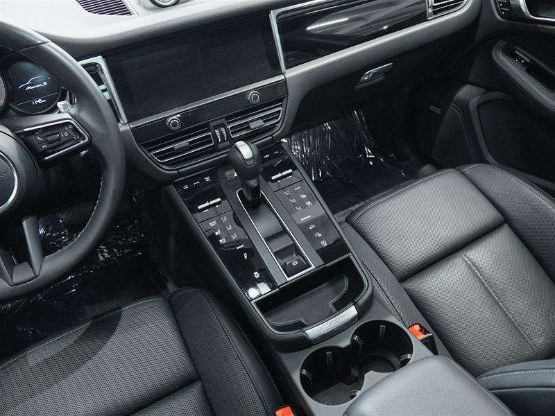2023 Porsche Macan S thumb 32