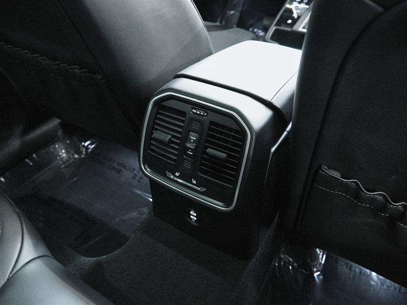2023 Porsche Macan S thumb 24