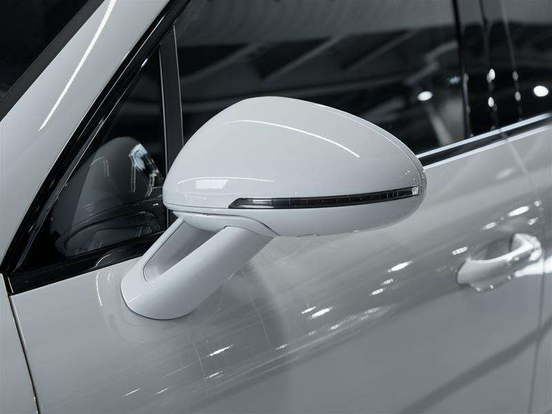 2023 Porsche Macan S thumb 11