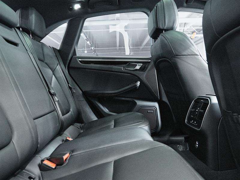 2023 Porsche Macan S thumb 23