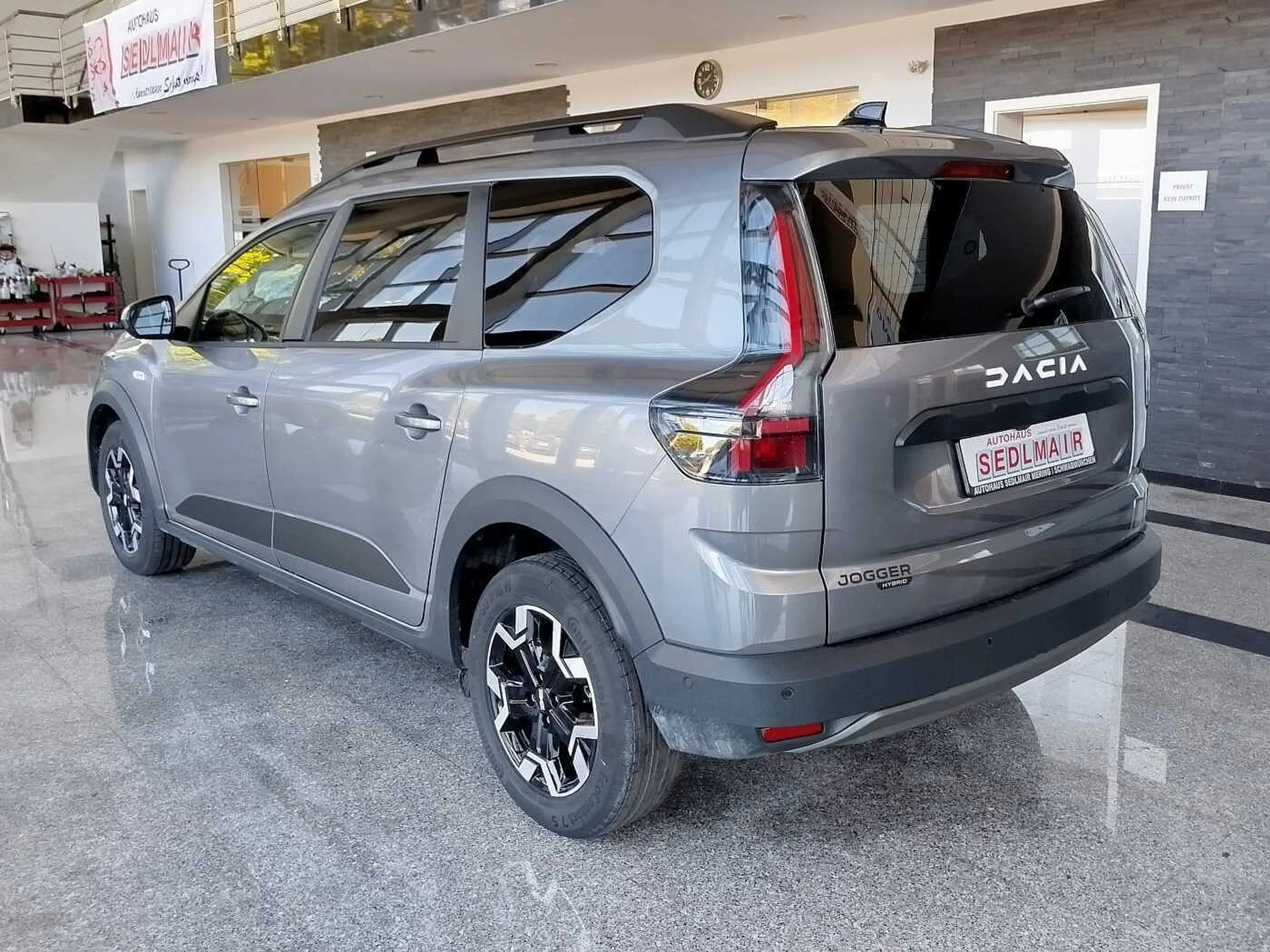 Dacia Jogger Journey 1.8 Hybrid 155 5-Sitzer Vollausstattung — photo 3