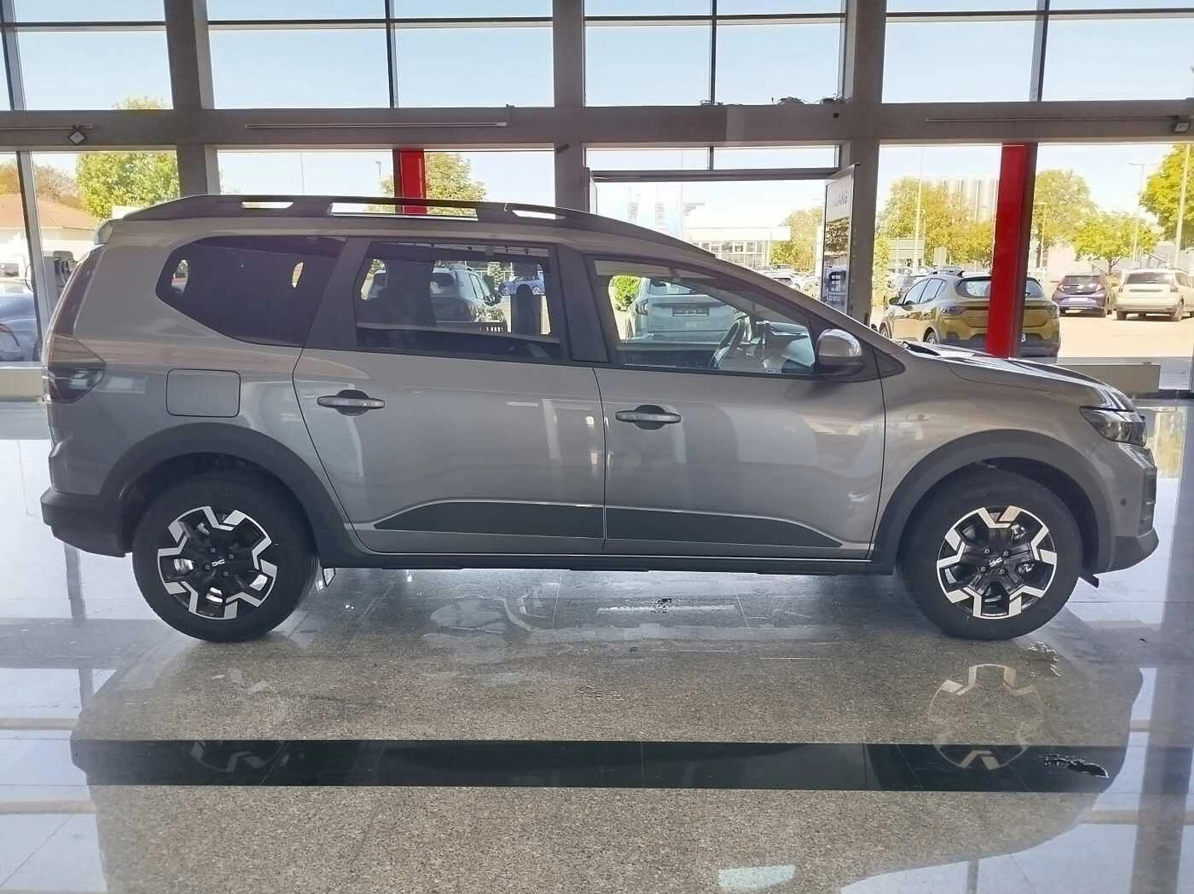 Dacia Jogger Journey 1.8 Hybrid 155 5-Sitzer Vollausstattung — photo 5