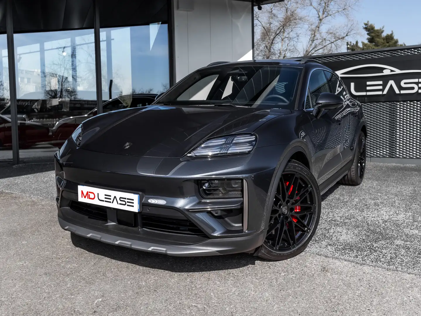 Porsche Porsche macan electrique turbo 639 ch Noir - 1