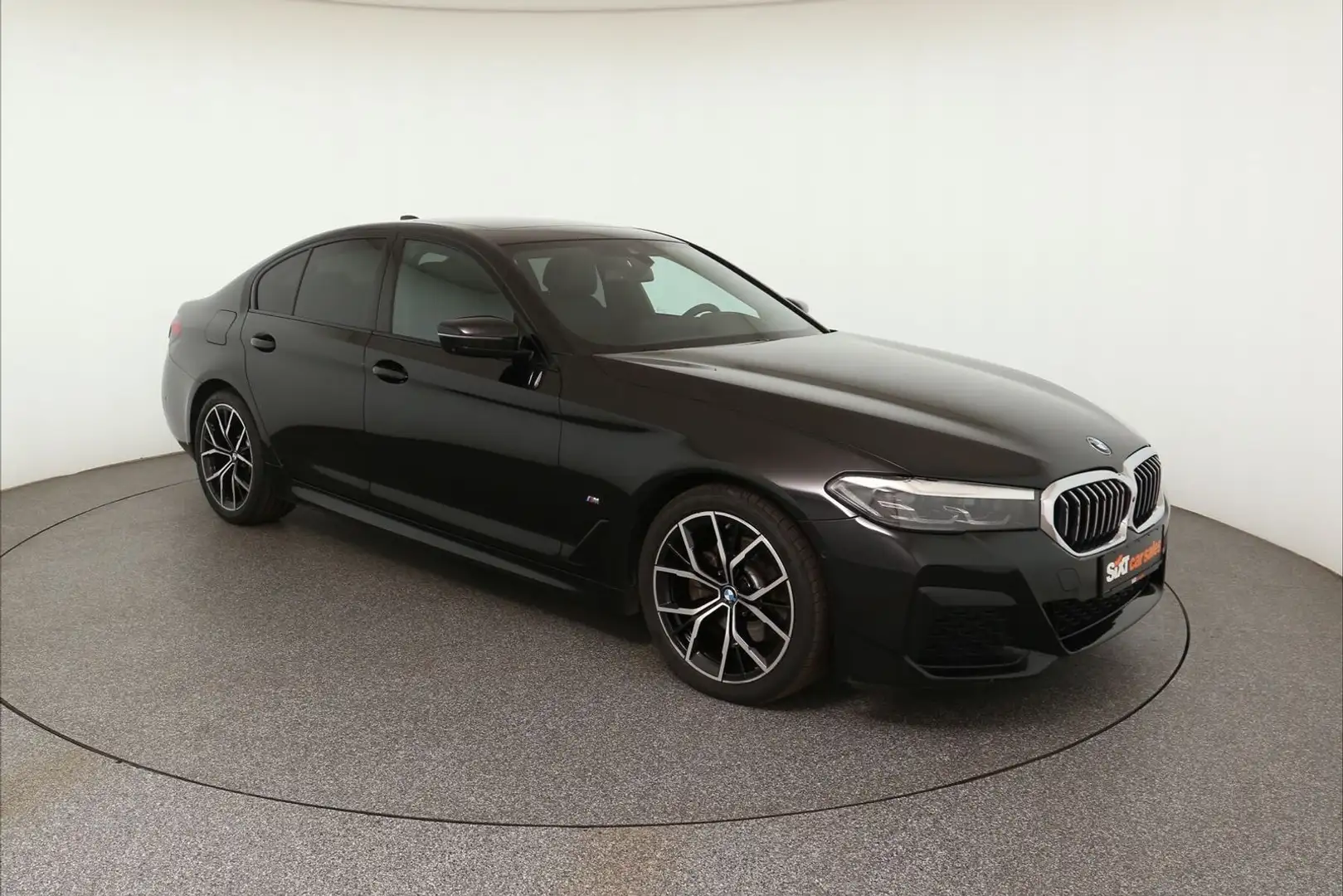 BMW 520 d M Sport Glasdach|PAs+360°|LEDer|el.Sitz|19" Schwarz - 1