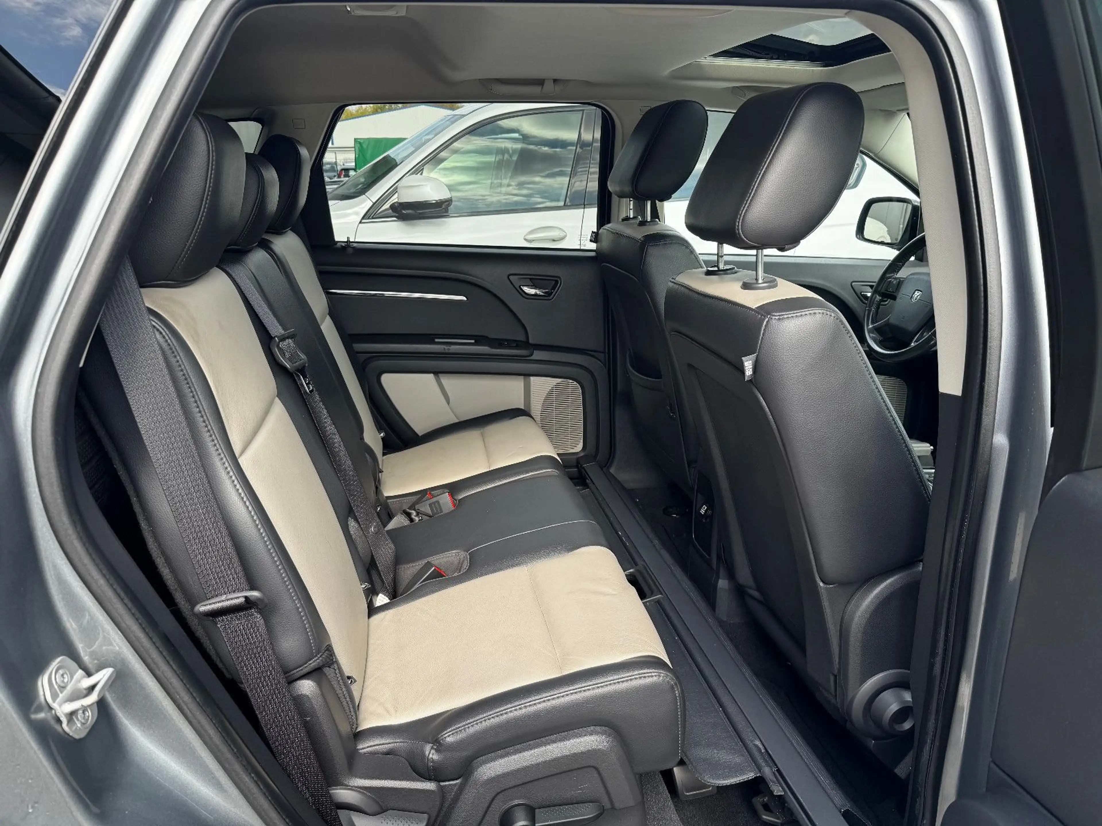 Dodge Journey R/T — photo 12