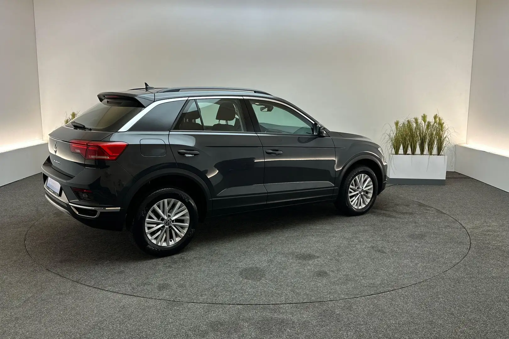 Volkswagen T-Roc 1.0 TSI 110pk Style | Navigatie, Adaptive Cruise C Grijs - 2