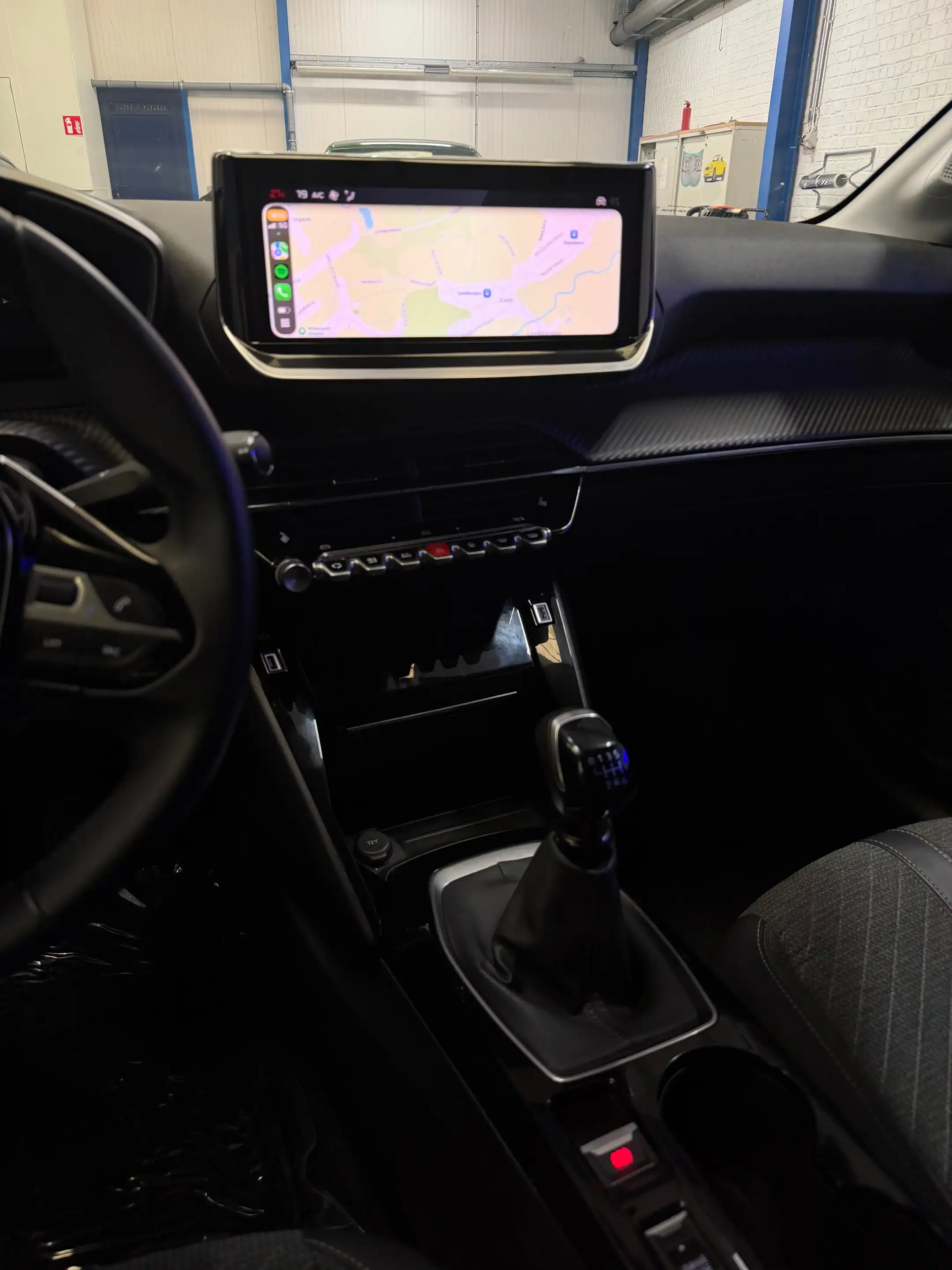 Peugeot 208 208 1.2i PureTech 100 — photo 9