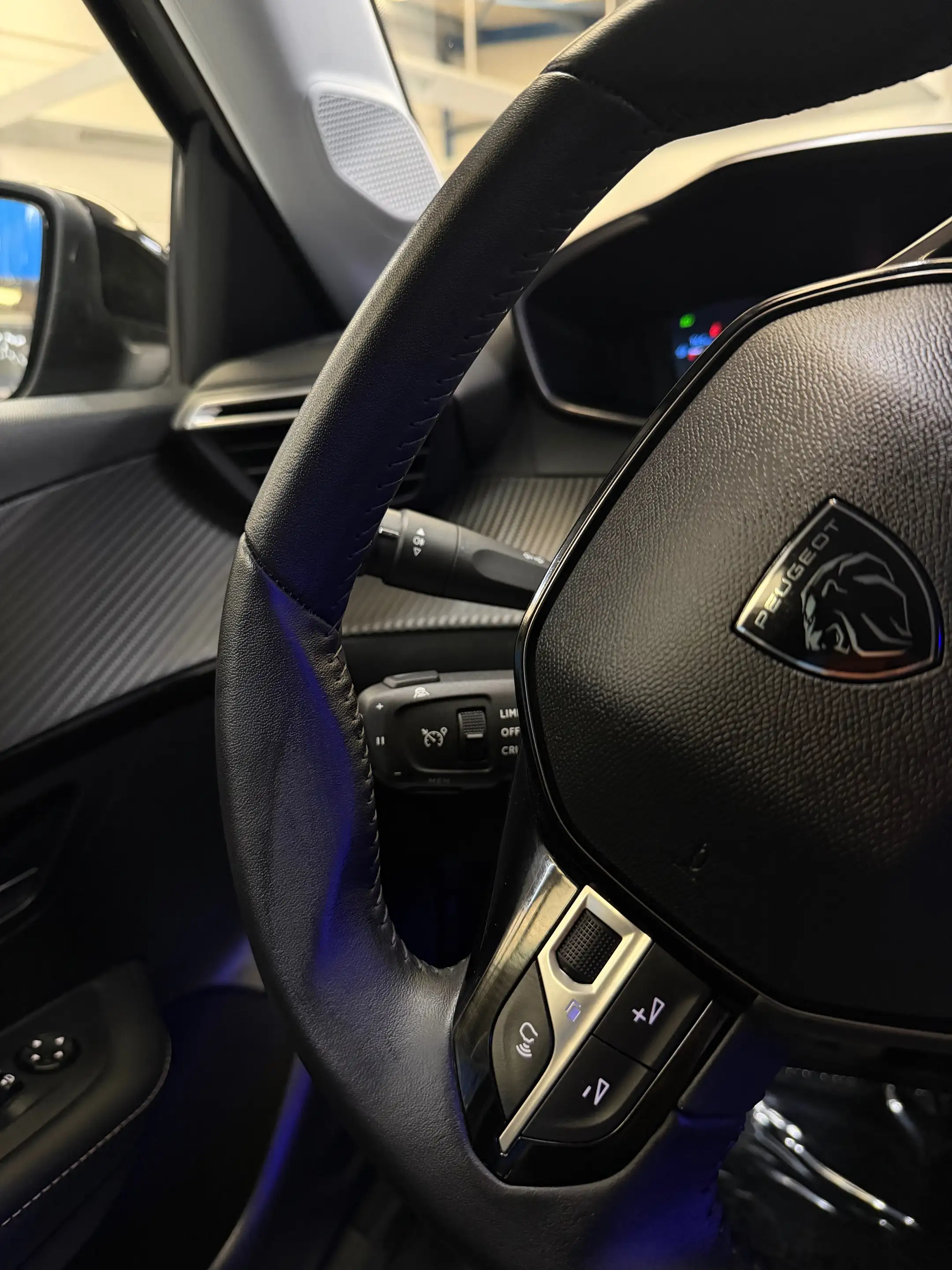 Peugeot 208 208 1.2i PureTech 100 — photo 12