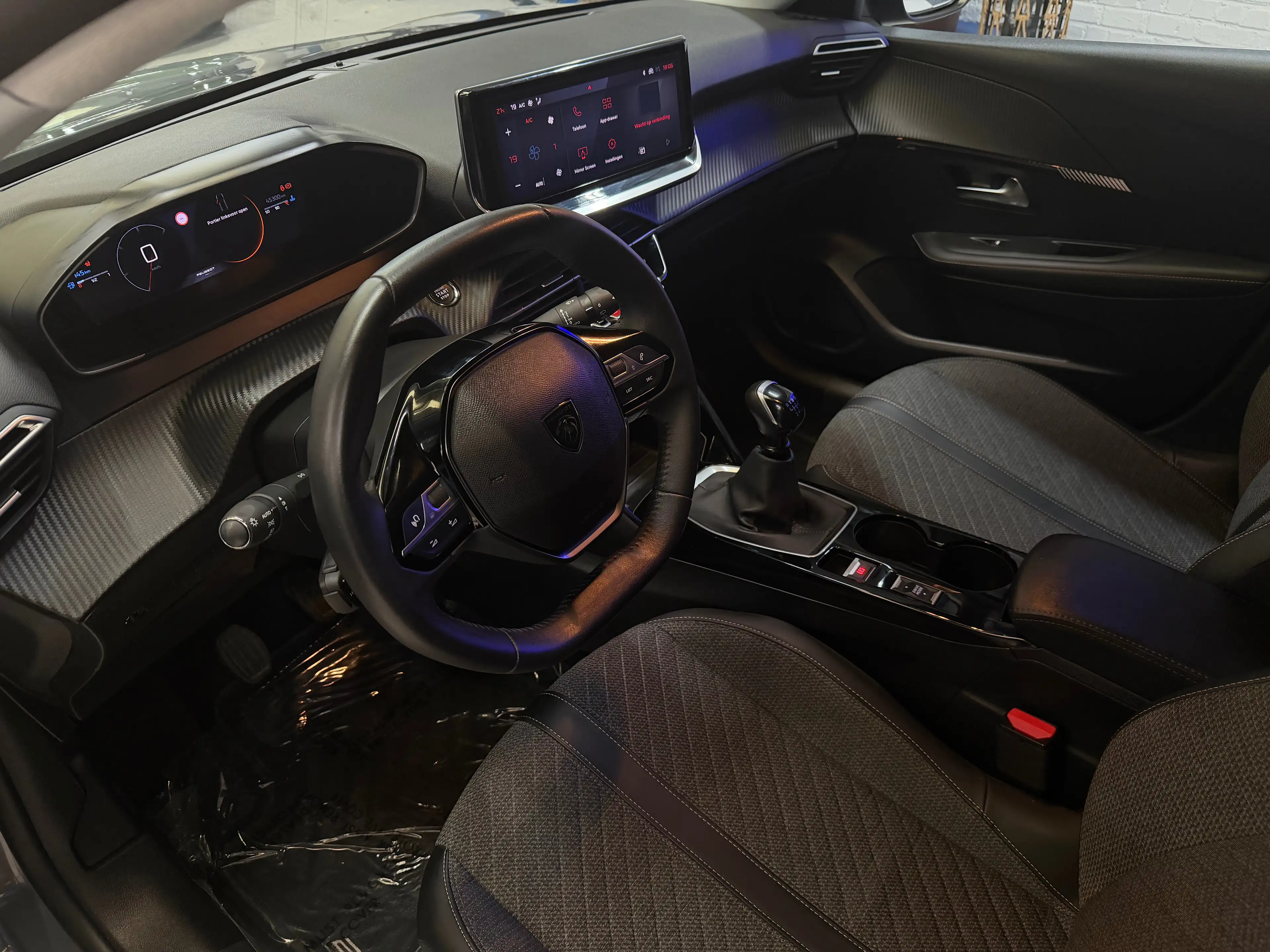 Peugeot 208 208 1.2i PureTech 100 — photo 8