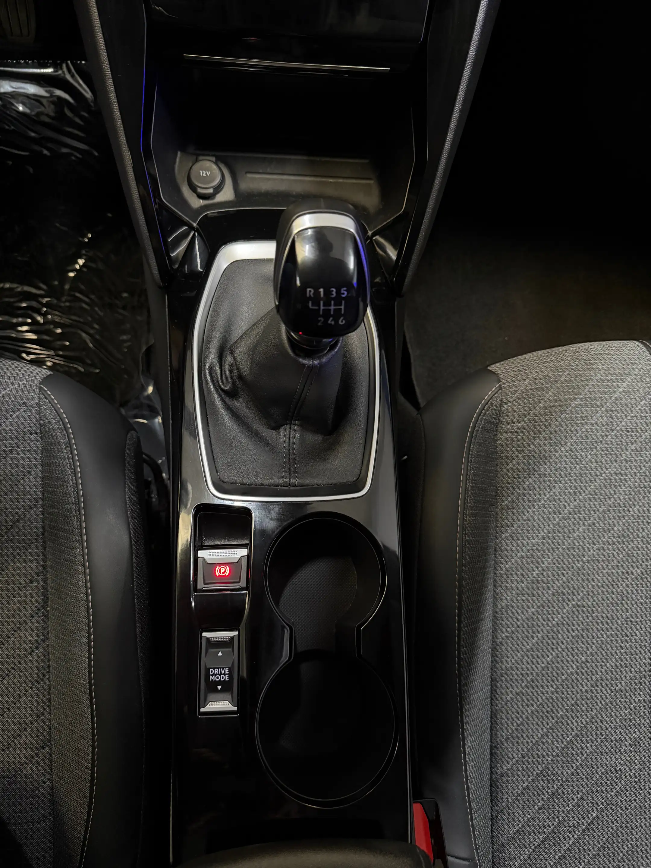 Peugeot 208 208 1.2i PureTech 100 — photo 11