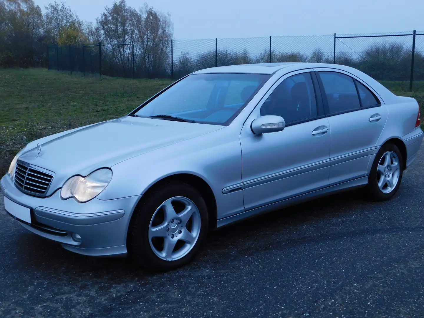 Mercedes-Benz C 200 Kompressor Avantgarde 1.Hand Vollleder Schiebedach Silber - 1