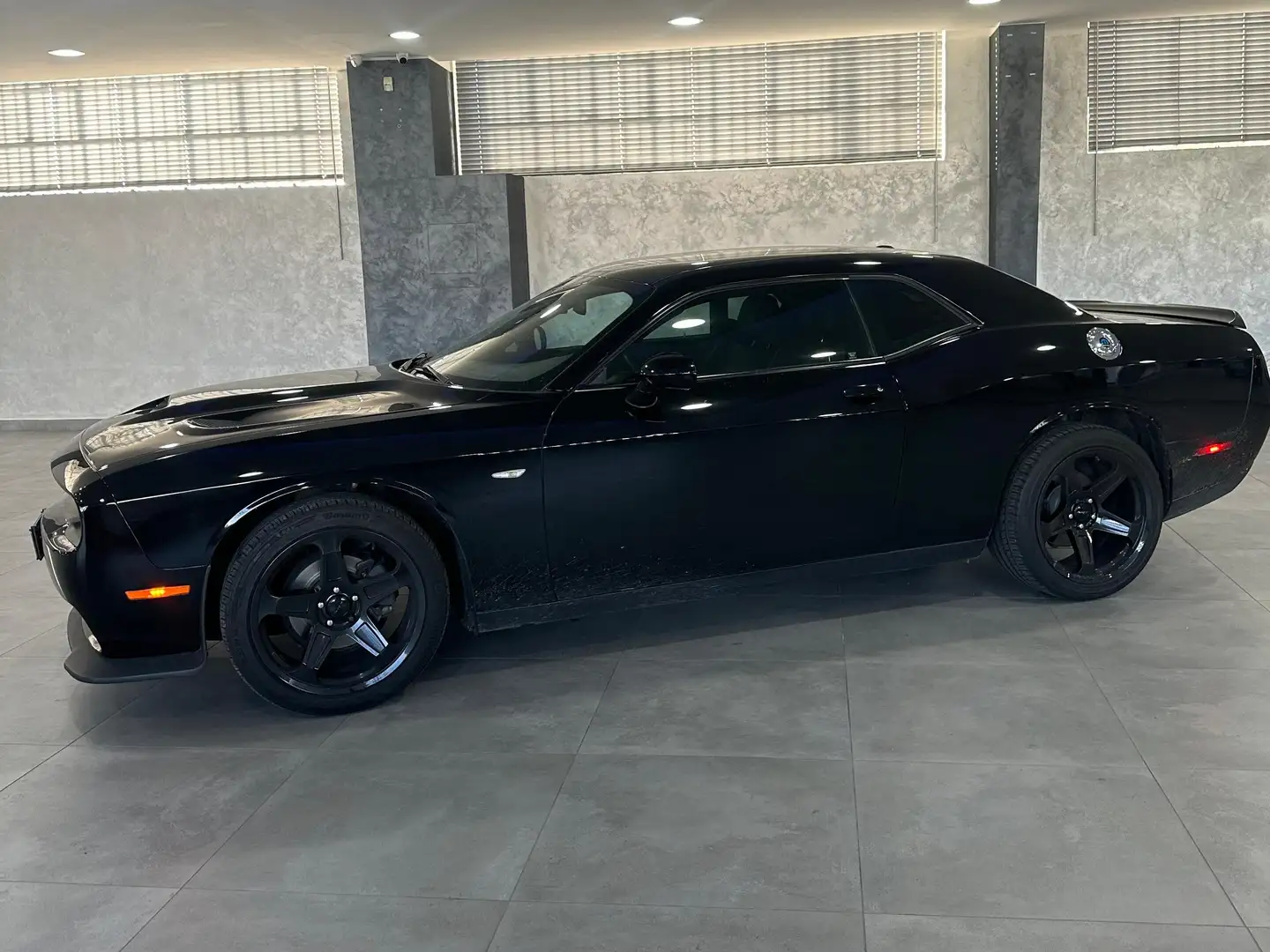 Dodge Challenger SXT Zwart - 2