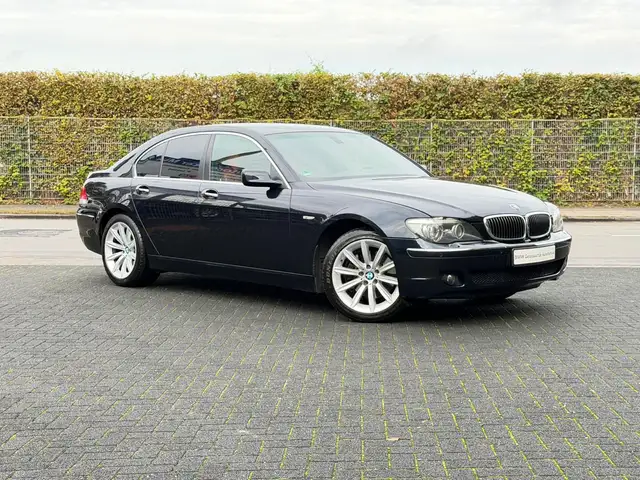 BMW 740 i V8 BiXenon-SoftClose-Navi-PDC-SHZ-Leder-