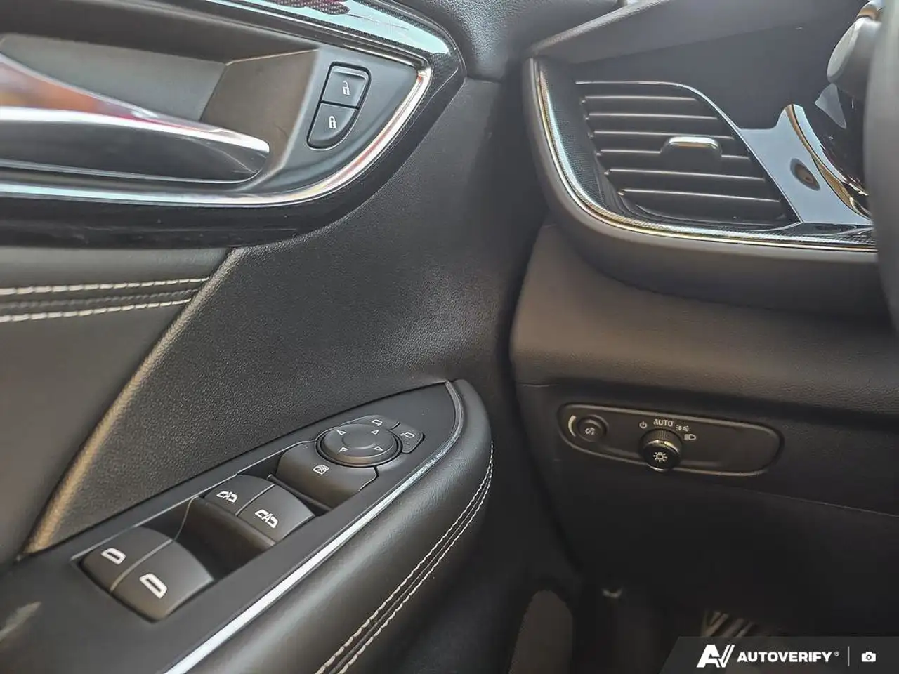 Buick Envision снимка Buick Envision