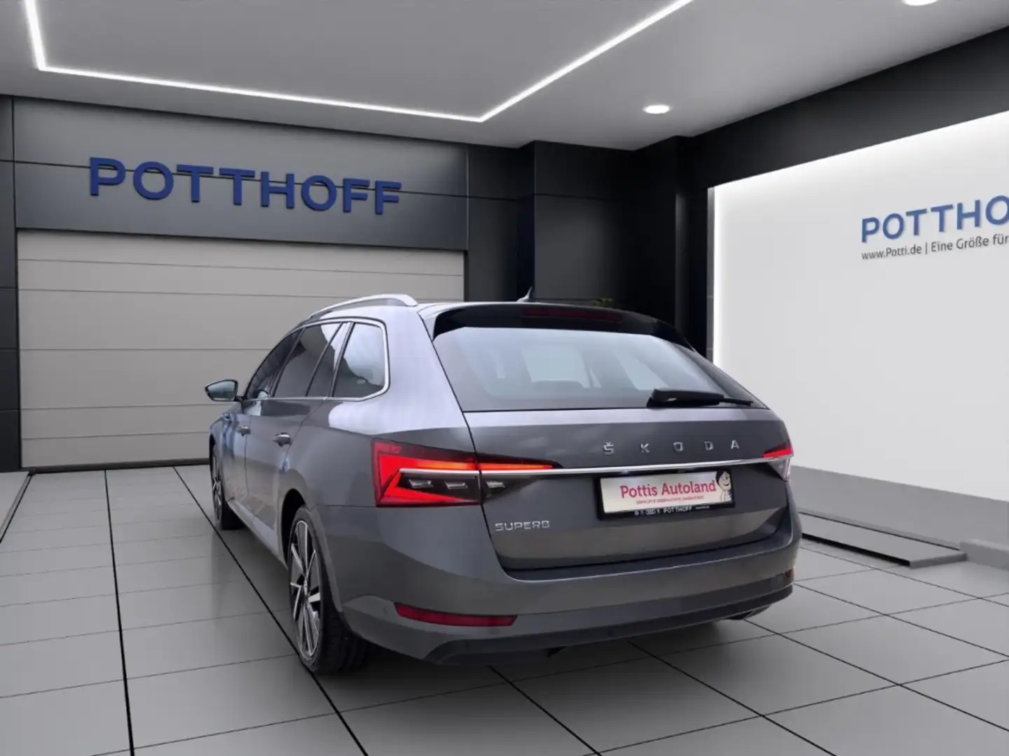 Skoda Superb Combi 2.0 TDI DSG STYLE STANDHZG MATRIX ACC Grau - 2
