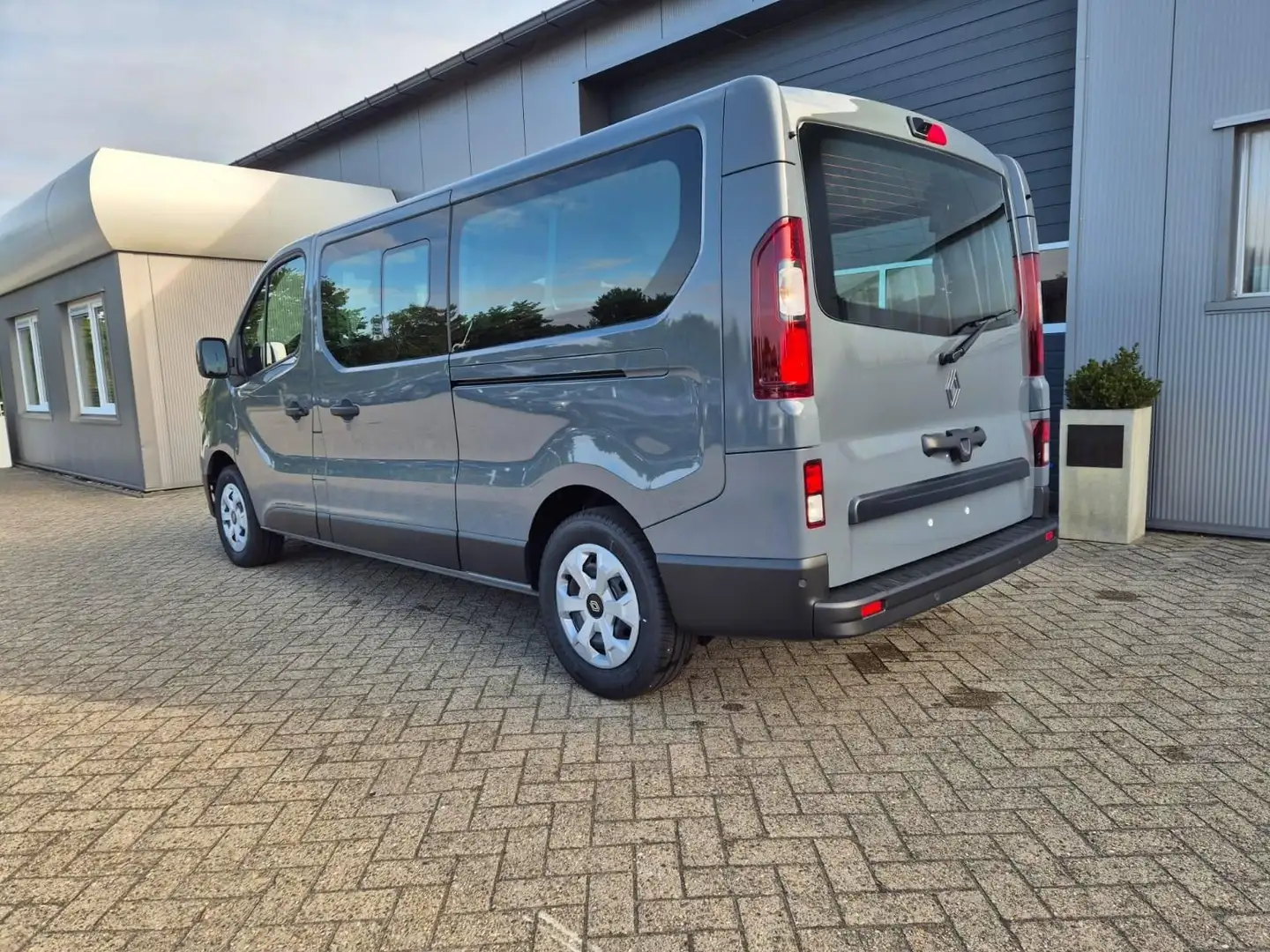 Renault Trafic Combi L2 2.0 dCi 150PS Grand Evolutio... Grigio - 2