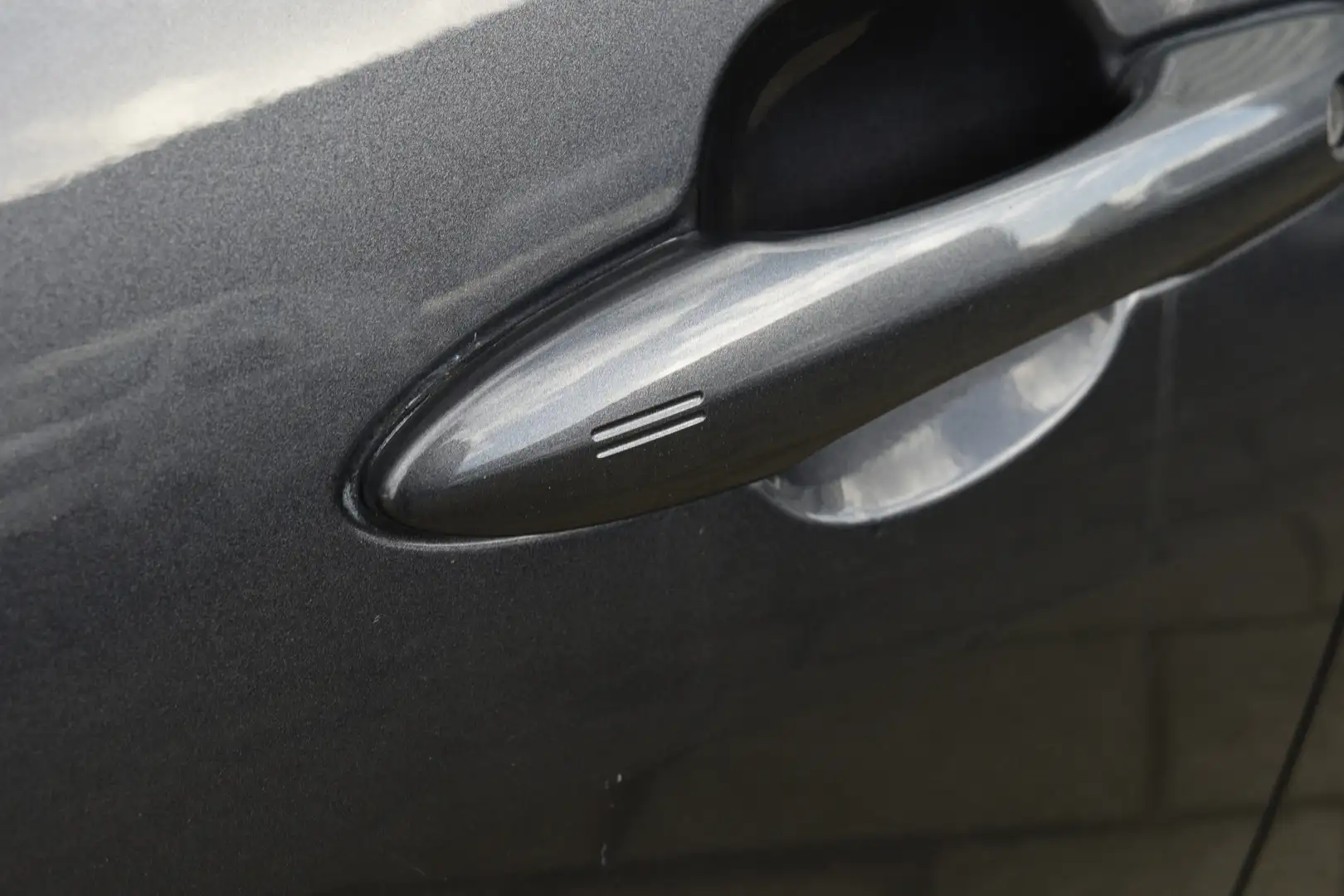 Toyota Yaris 1.5 Hybrid Dynamic Automaat 116pk | PDC vóór- & ac Grijs - 2