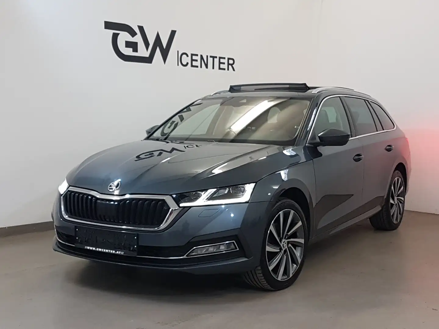 Skoda Octavia Combi 2,0 TDI DSG Style Plus Quarzgrau AHK Matrix Grau - 2