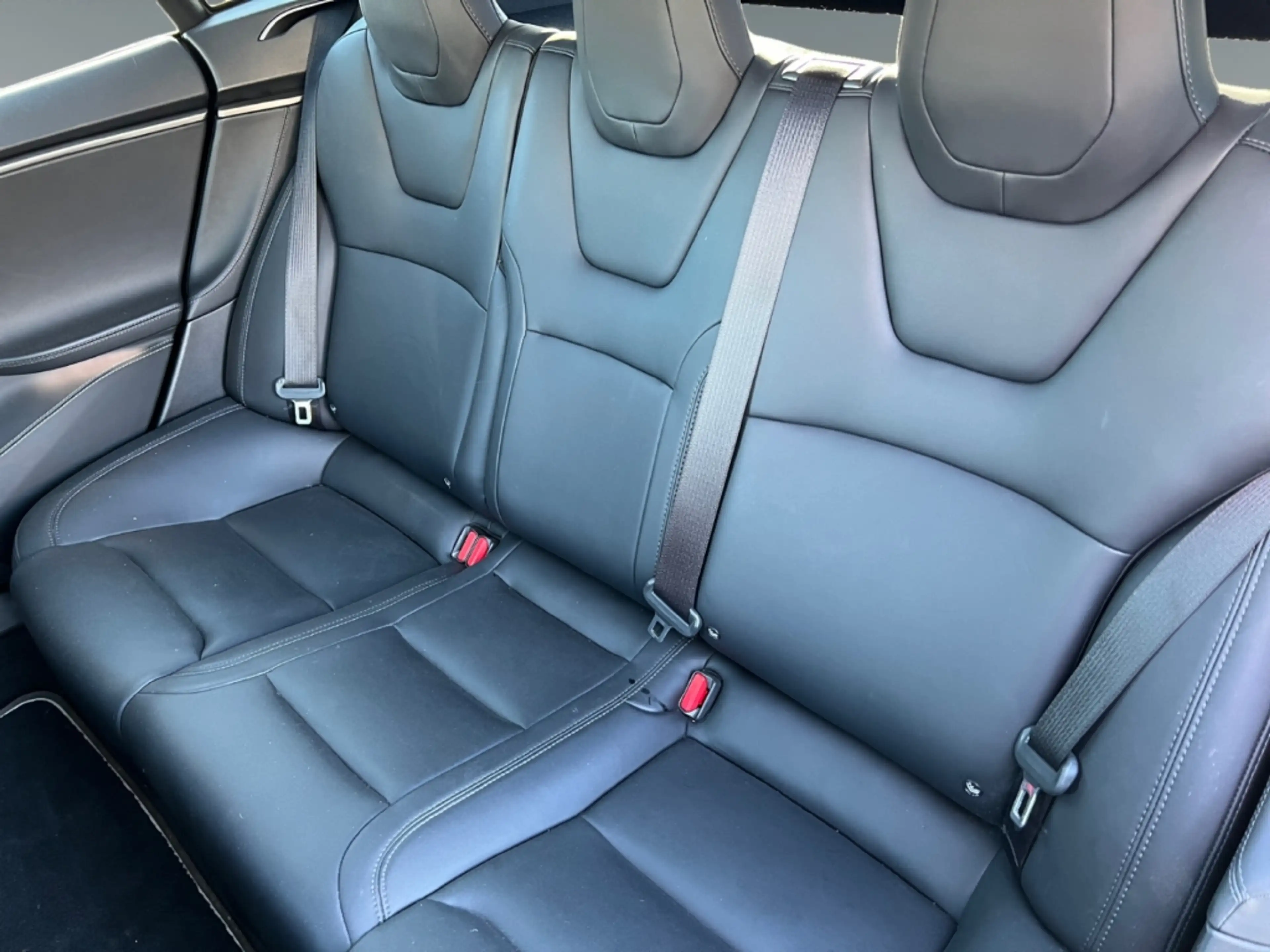 Tesla Model S Performance Luftfederung Panorama Navi LED Mehrzon — photo 11