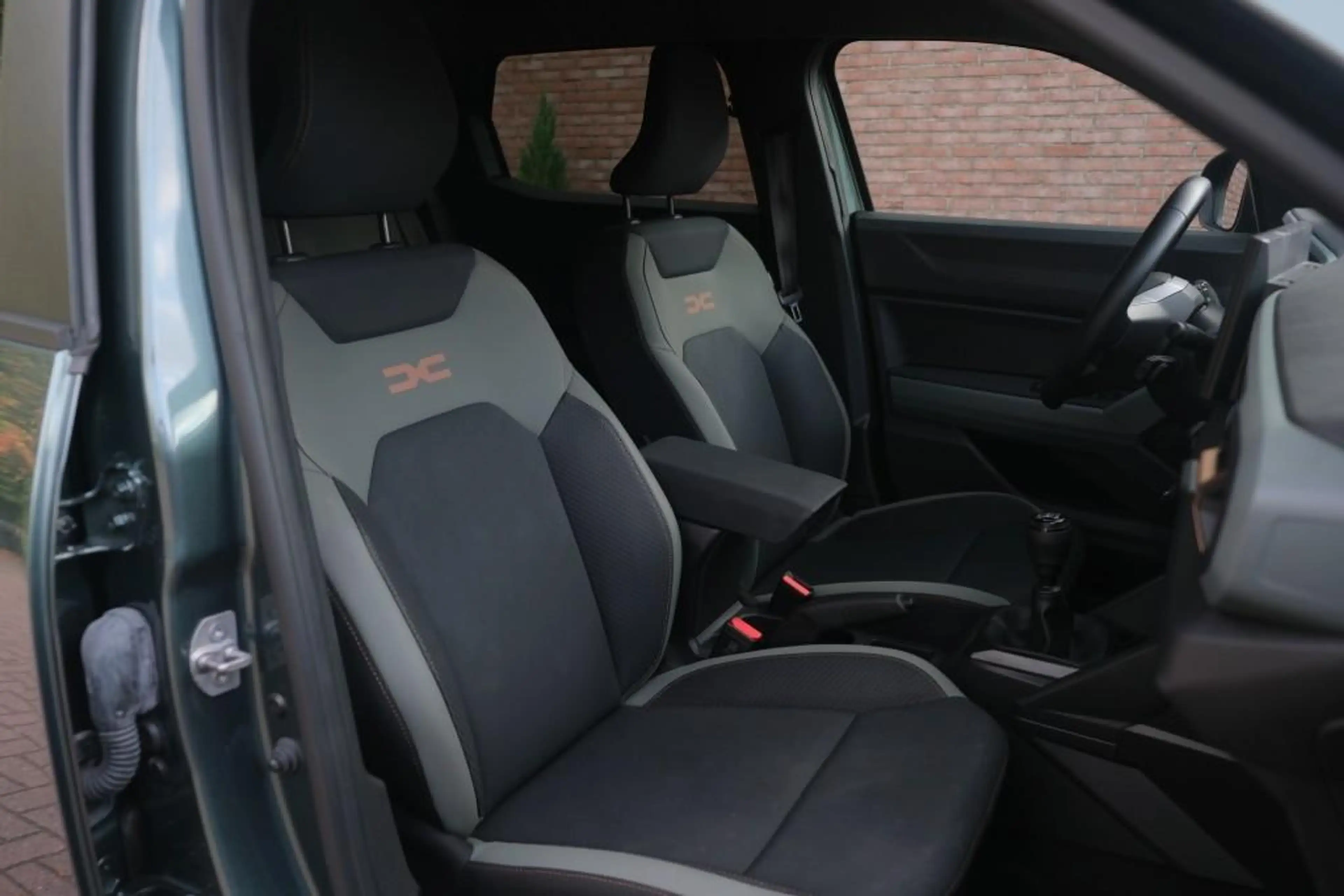 Dacia Duster 1.2 TCe mild hybrid 130pk Extreme - Achteruitrijca — photo 6