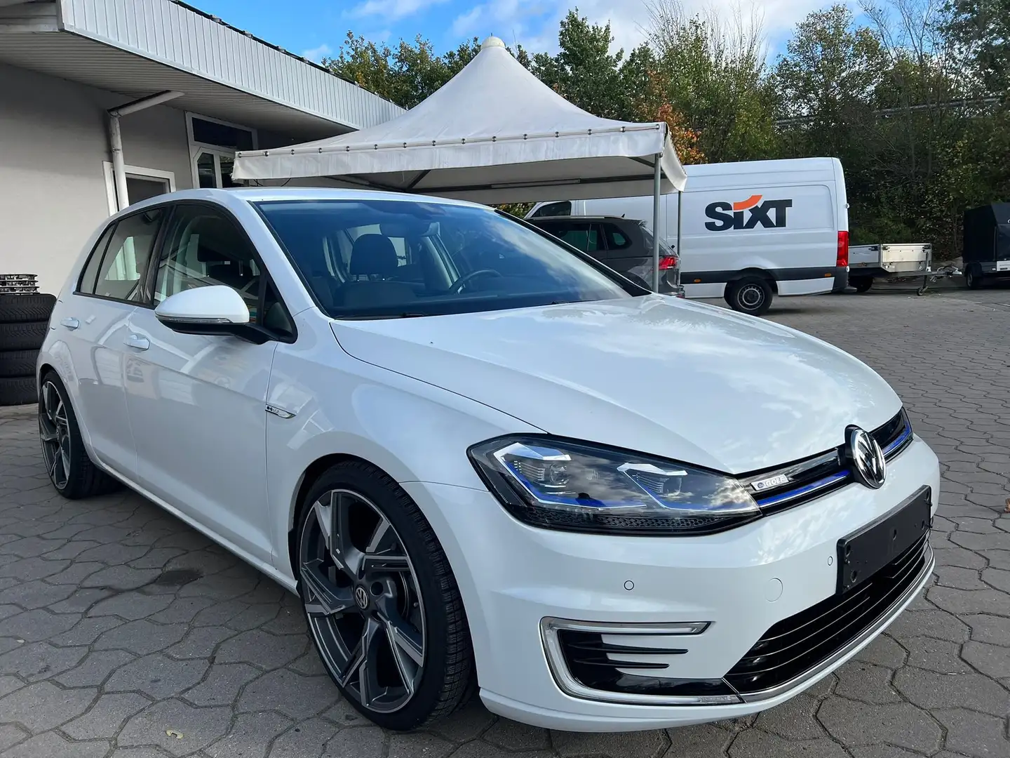 Volkswagen e-Golf 8x-bereift, Wärmepumpe, Sportfahrwerk, get. Sch Weiß - 1