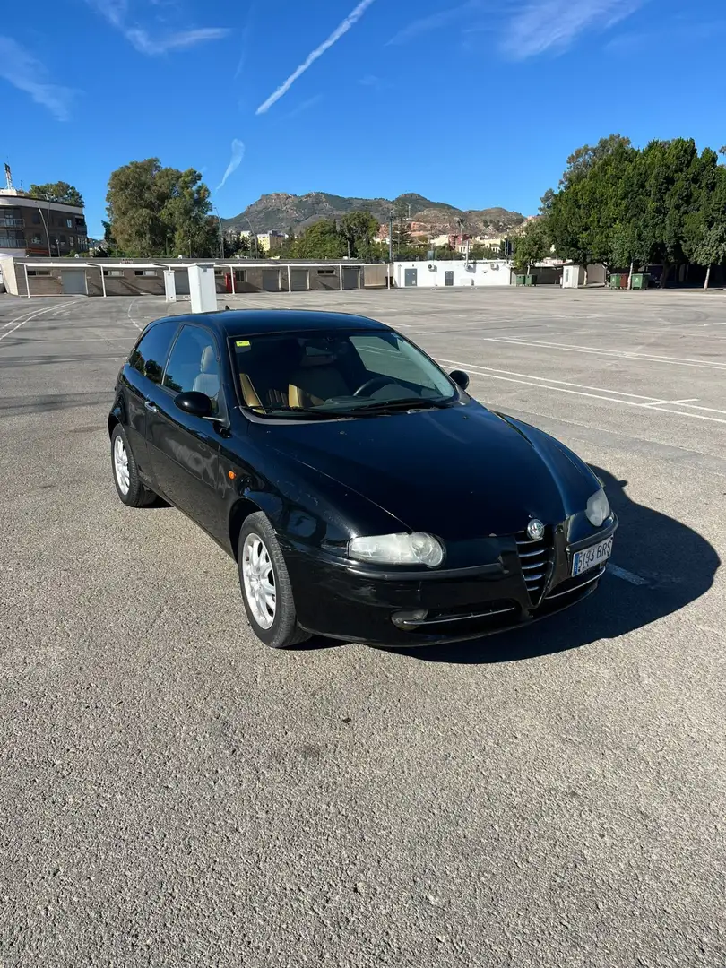 Alfa Romeo 147 2.0 Distinctive - 1