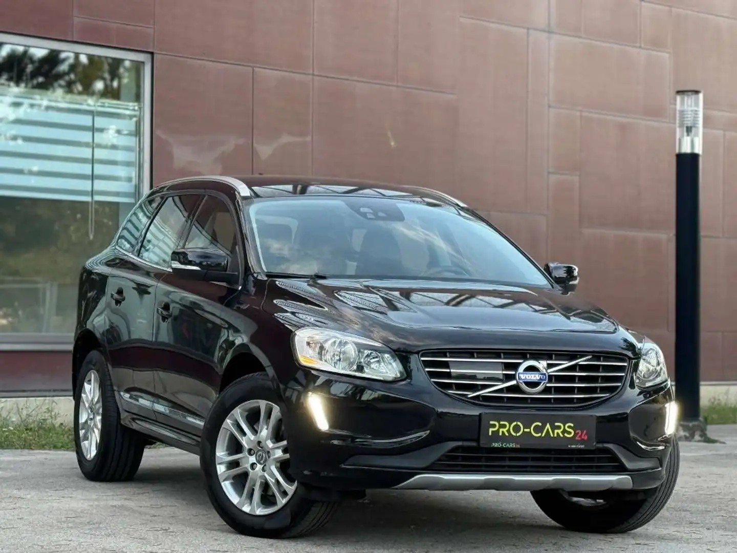 Volvo XC60 // 2.4 D5 // Summum // AWD // GARANTIE Schwarz - 1