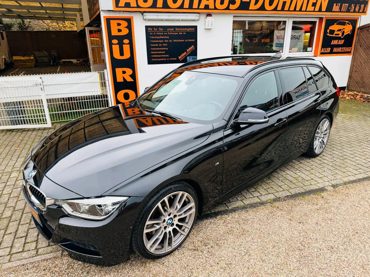 BMW 320 i M Sport + Scheckheft+Navi+ Head-Up Display Schwarz - 1