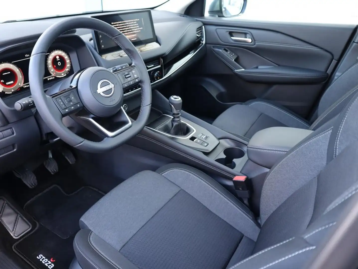 Nissan Qashqai 1.3 MHEV N-Connecta | Panoramadak | 360 Camera | A Grijs - 2