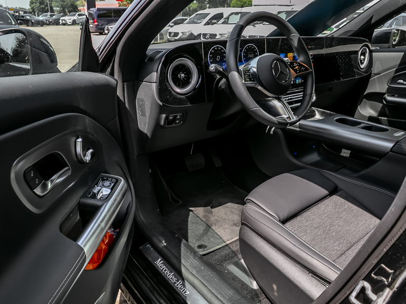 Mercedes-Benz CLA 250 + EQ PREMIUM Night Black Multibeam LED — photo 9