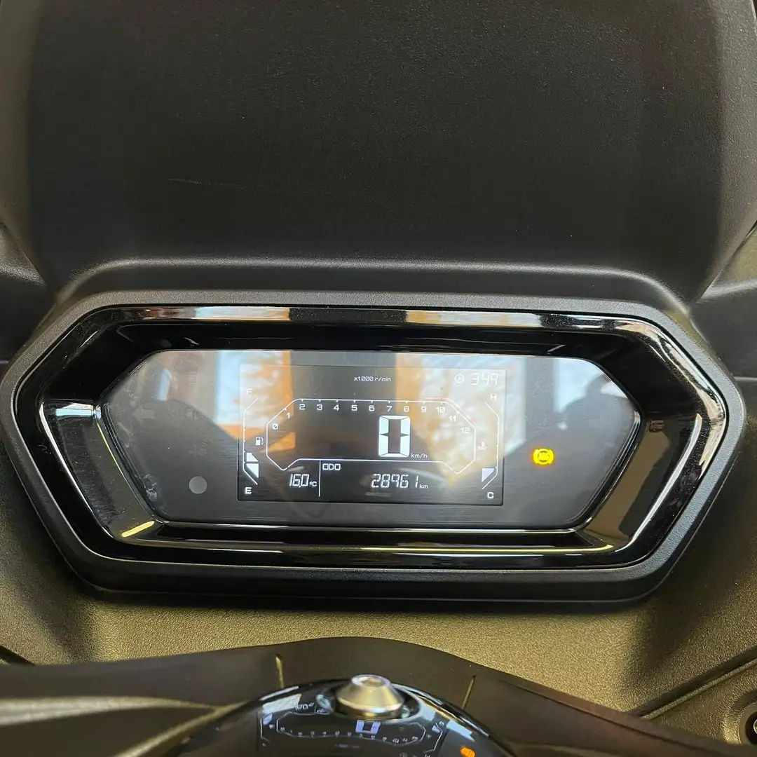 Yamaha X-Max 300 - 2