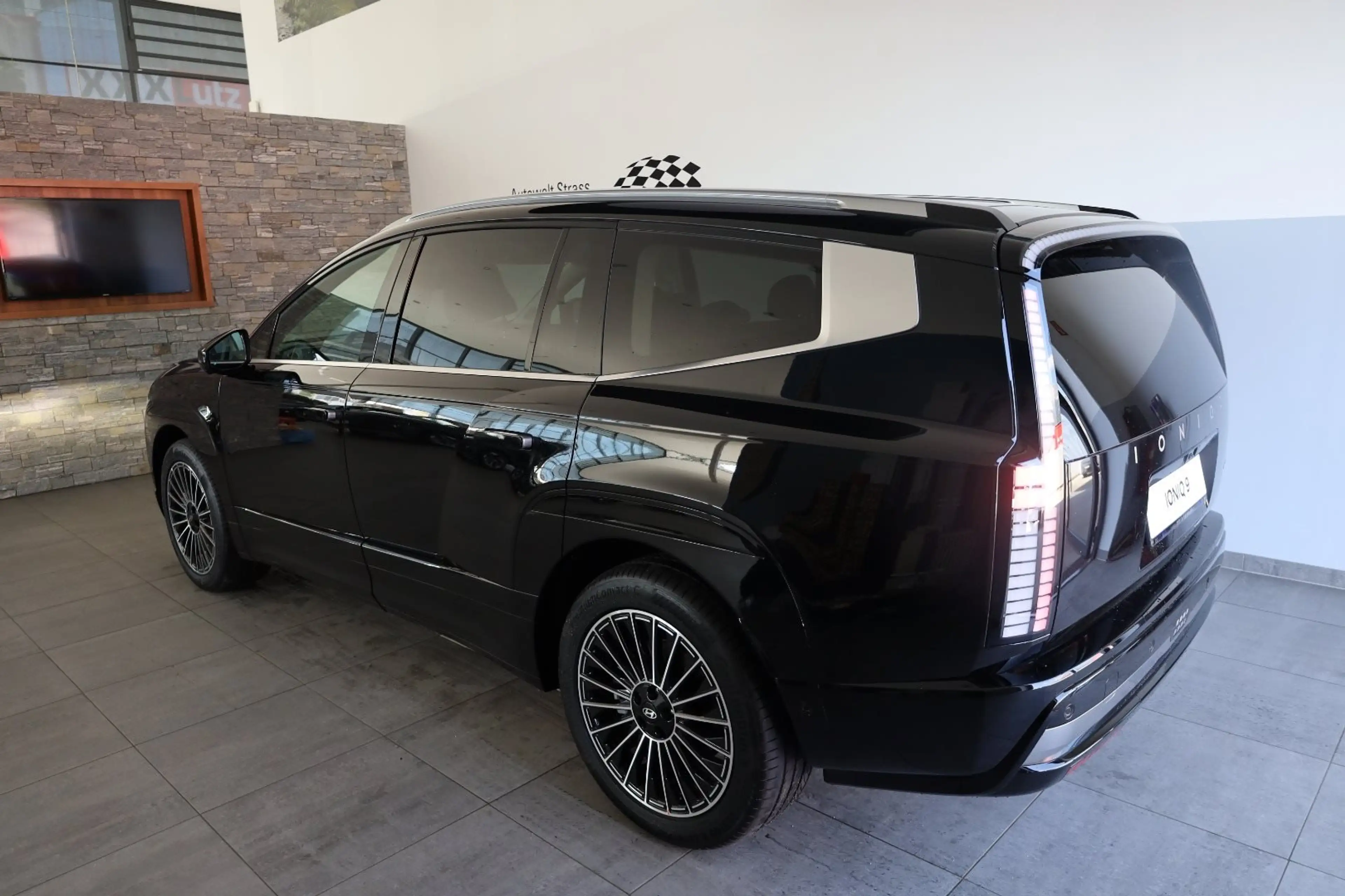 Hyundai IONIQ 9 IONIQ 9 Calligraphy 110 kWh 4WD abzgl. möglicher S — photo 3