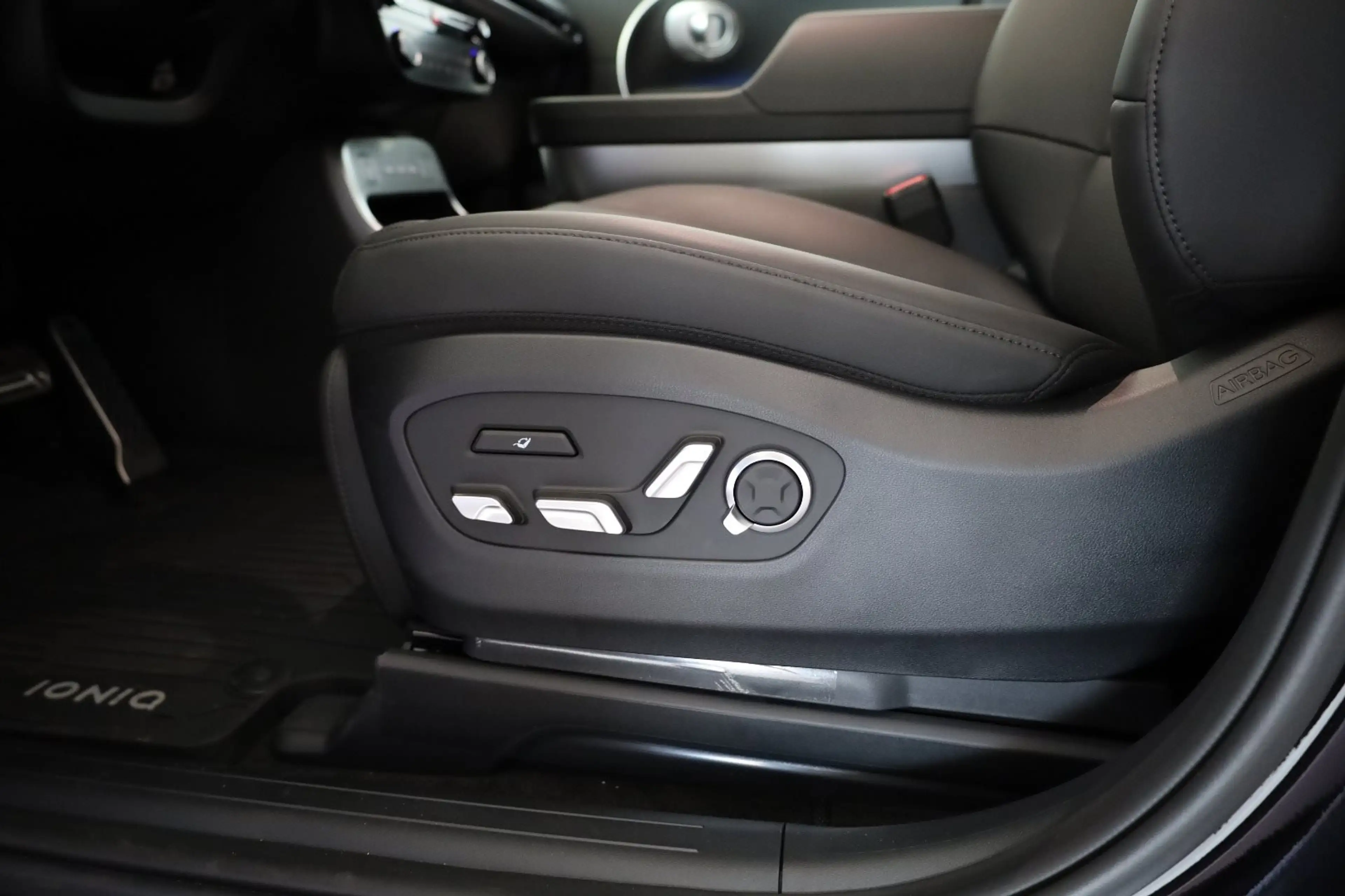 Hyundai IONIQ 9 IONIQ 9 Calligraphy 110 kWh 4WD abzgl. möglicher S — photo 6