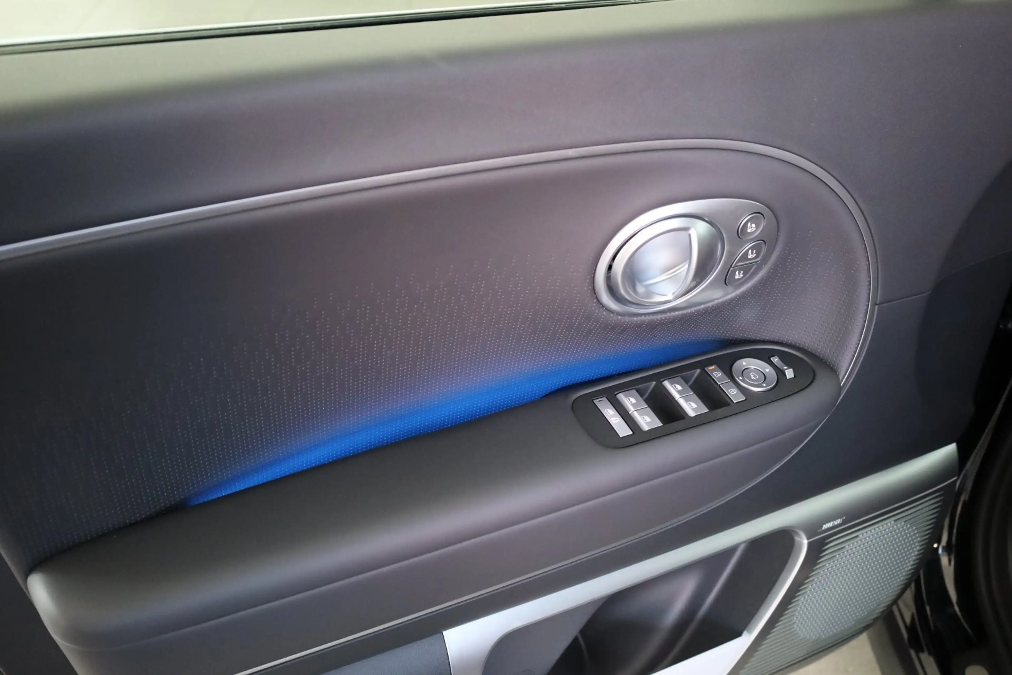 Hyundai IONIQ 9 IONIQ 9 Calligraphy 110 kWh 4WD abzgl. möglicher S — photo 8
