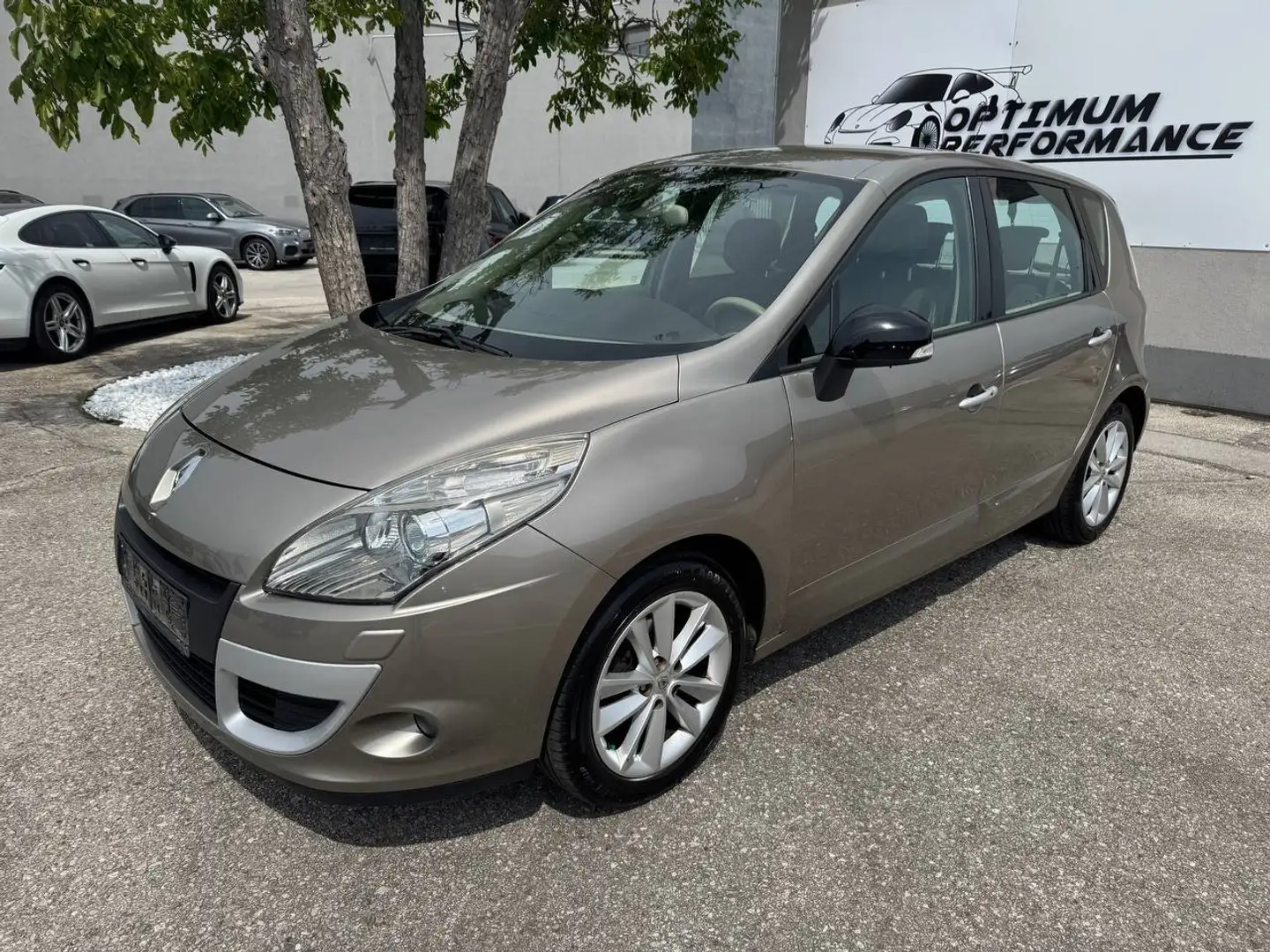 Renault Scenic Energy dCi 130 Bose Edition Braun - 1