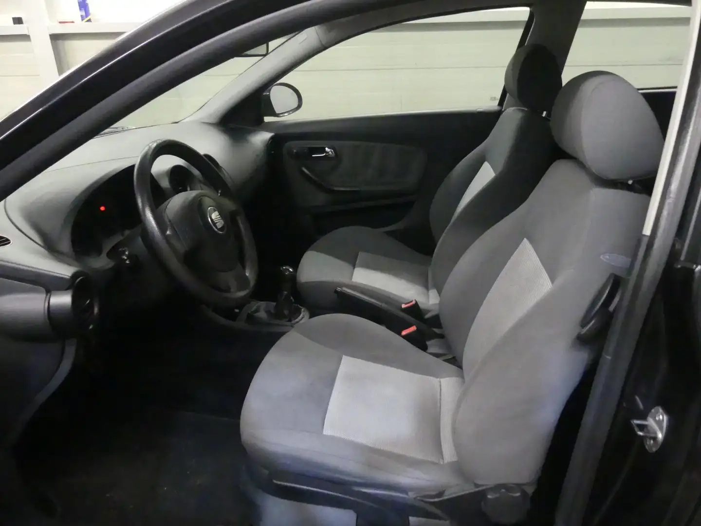 SEAT Ibiza 1.4-16V Reference - Airco - Mooie auto! - Nieuwe A Zwart - 2