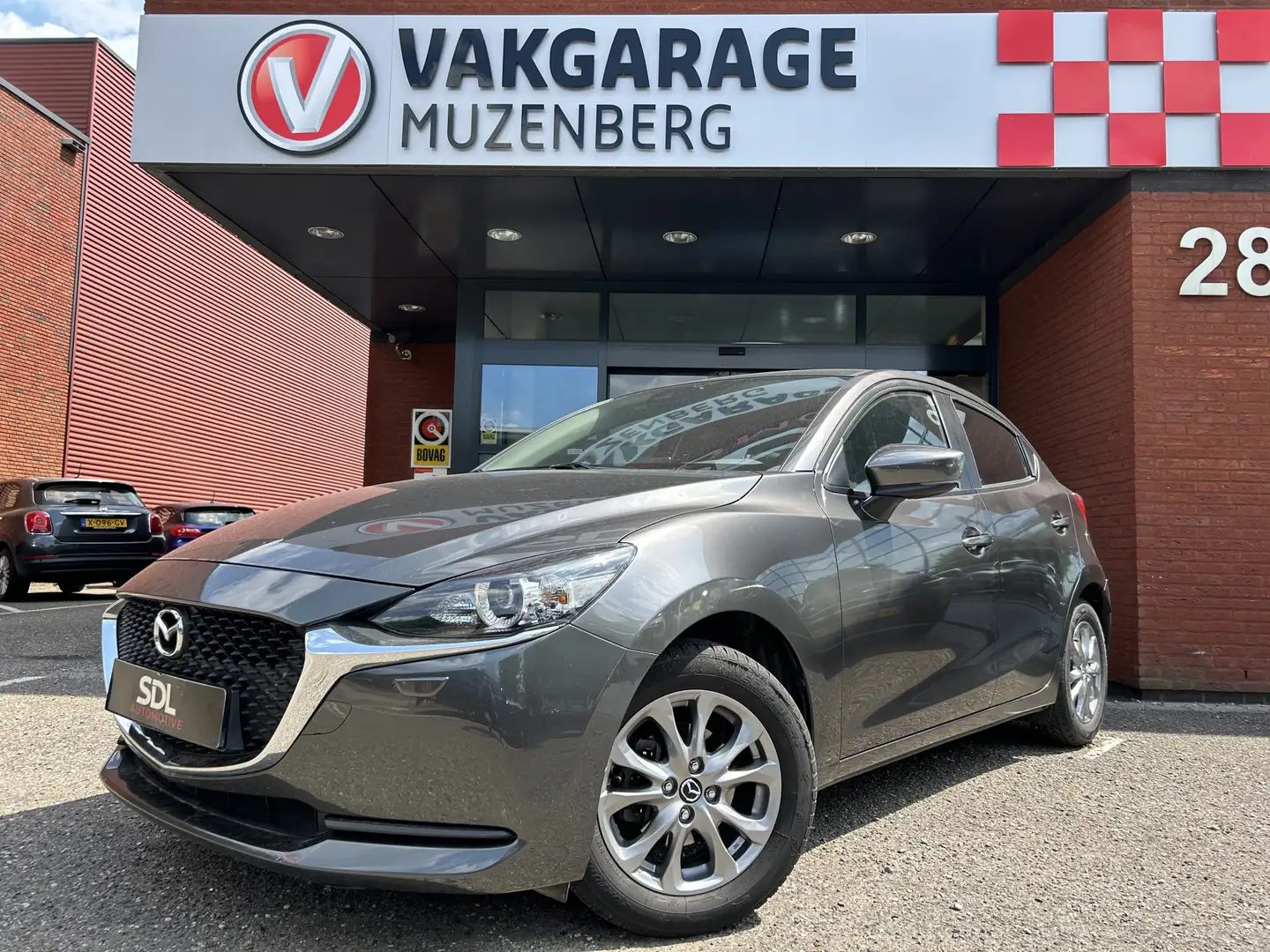Mazda 2 1.5 Skyactiv-G Comfort // LED // NAVI + CARPLAY // Gris - 1