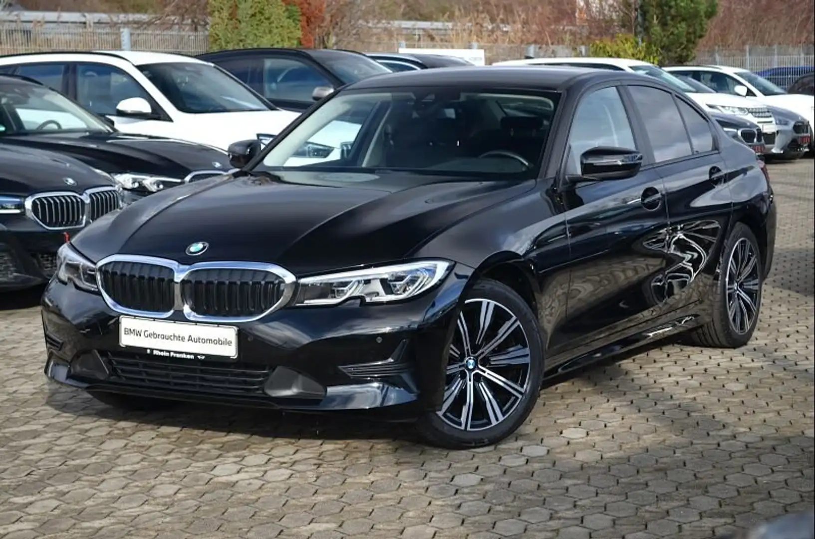 BMW 320 i Lim. Advantage LiveCptProf.Laser.Kam.Lenkhz Schwarz - 2