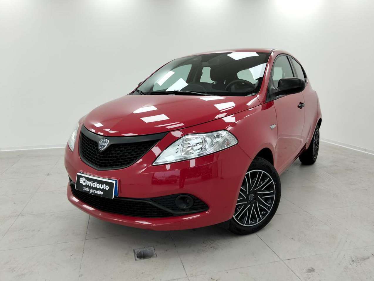Lancia Ypsilon 1.0 FireFly 5 porte S&S Hybrid Ecochic Silver