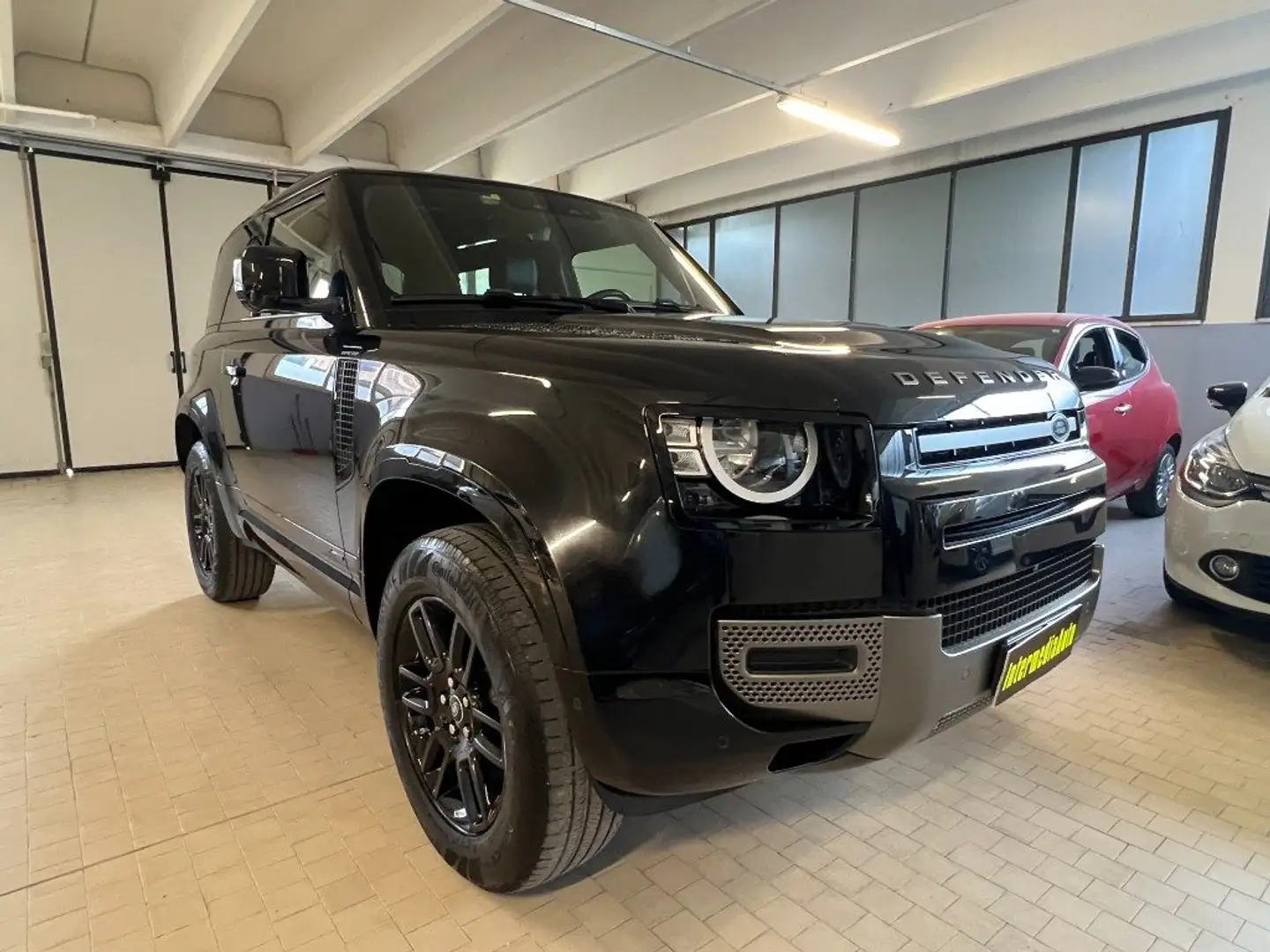 Land Rover Defender 90 3.0D X-Dynamic 200 CV AWD Nero - 2