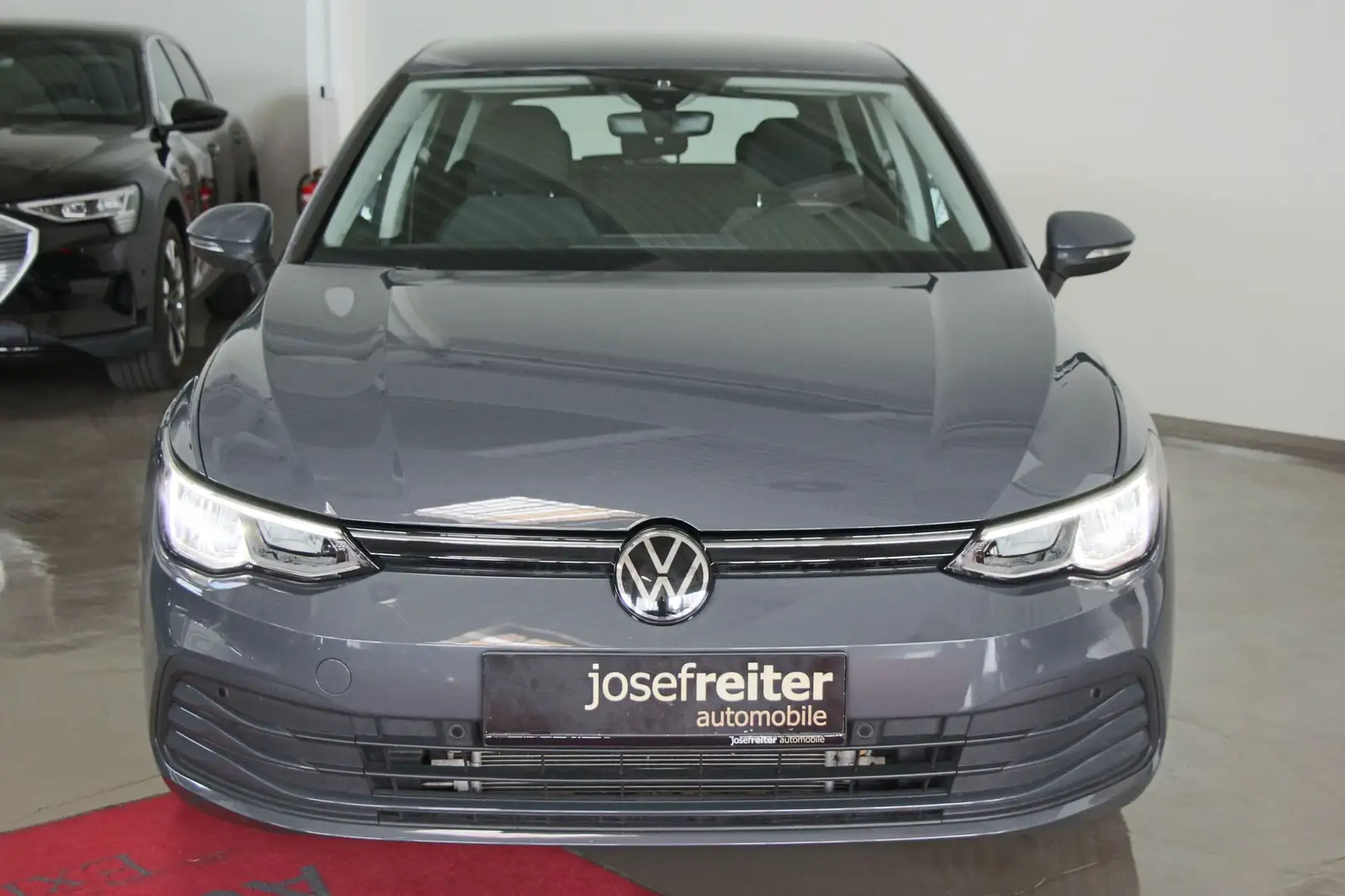 Volkswagen Golf VIII Life 2.0 TDI Grau - 2