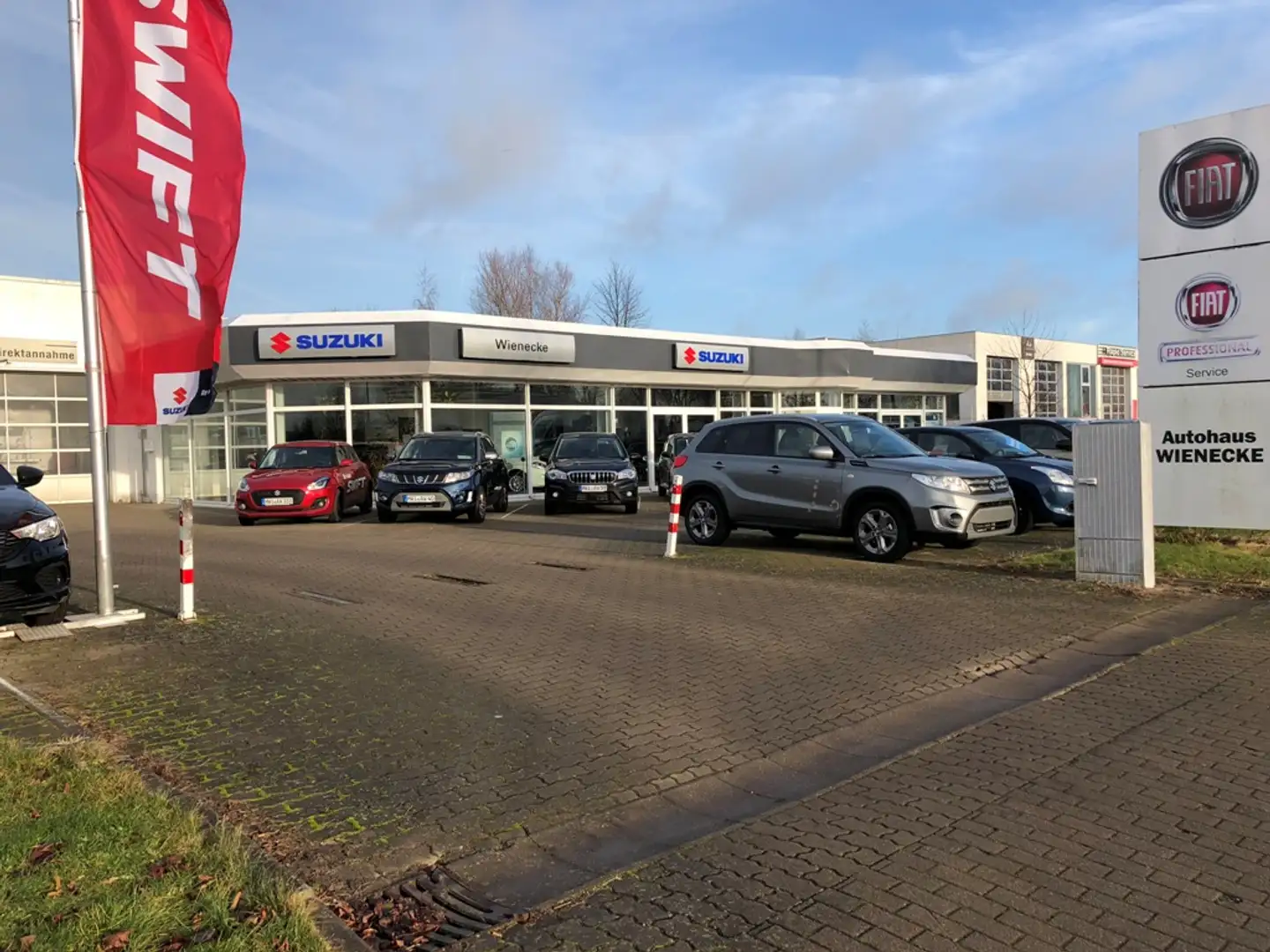 Suzuki Swift 1.2 Dualjet Hybrid 61 kW Club Rot - 1